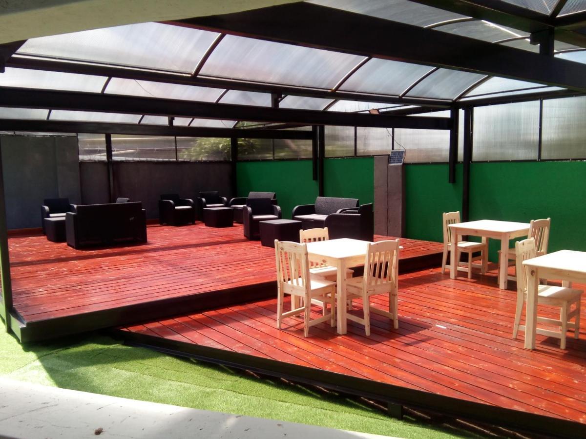 Bed and Breakfast Afrikawisa At O.R. Tambo International Airport Kempton Park Esterno foto