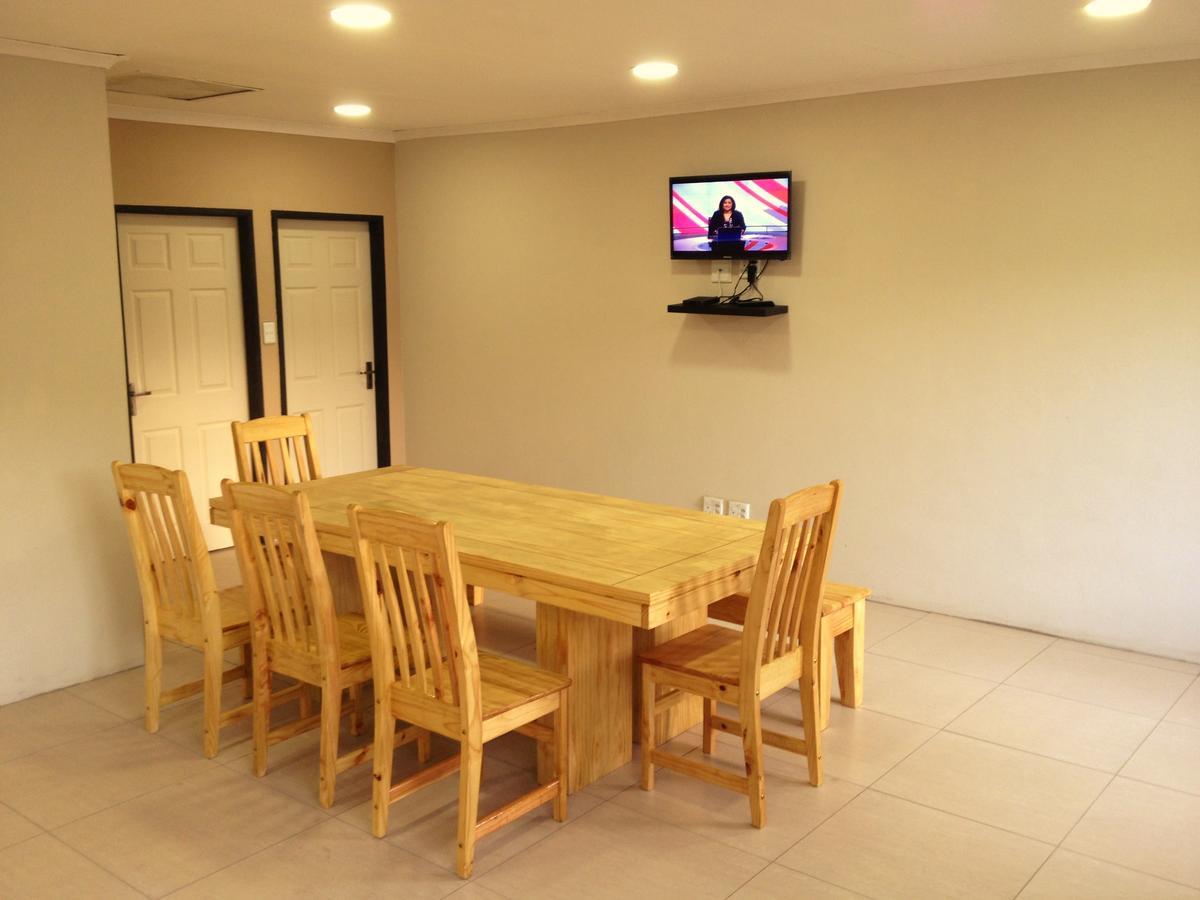 Bed and Breakfast Afrikawisa At O.R. Tambo International Airport Kempton Park Esterno foto
